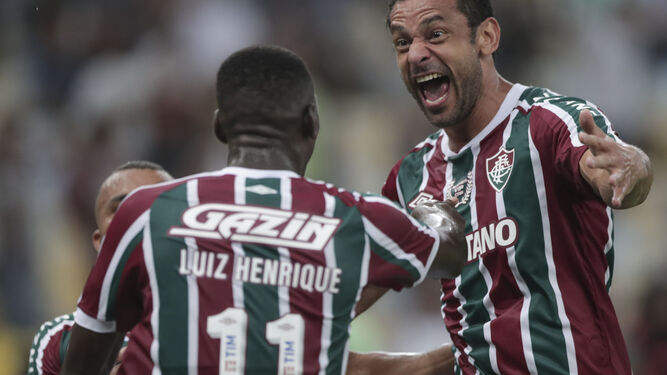 Luiz Henrique celebra su gol con Fred.