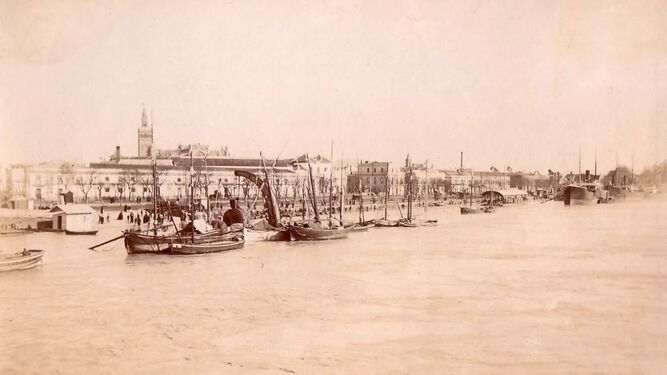 Inundación sobre los muelles del Arenal vista desde el puente de Triana. Finales del siglo XIX.