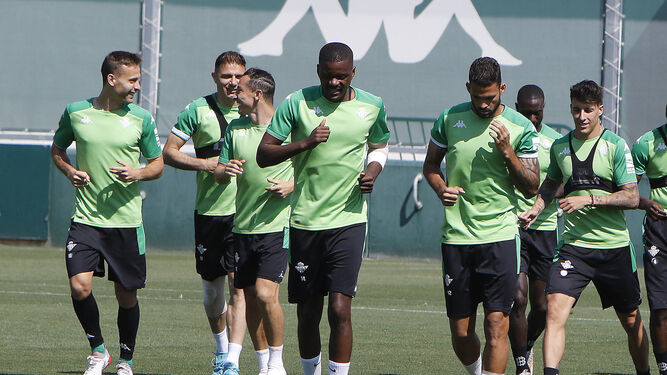 William Carvalho junto a Willian José en un entrenamiento.