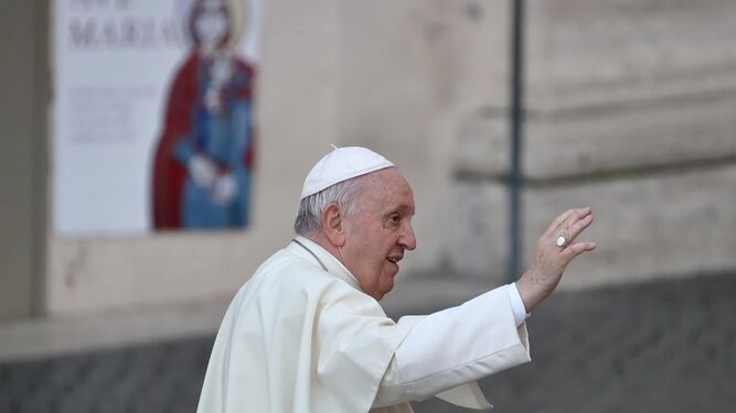 El Papa a su llegada a un acto en el Vaticano