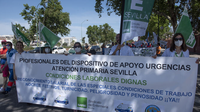 Las imágenes de la protesta de los profesionales de las urgencias y emergencias en Sevilla