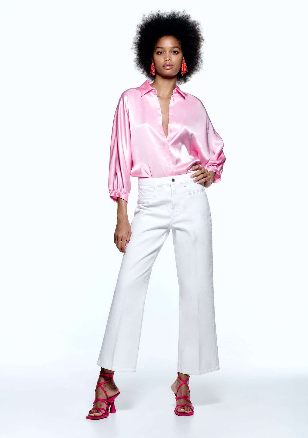bebida Final fluido Zara tiene la combinación definitiva del verano 2022: pantalones blancos y  blusa rosa