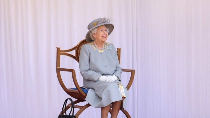 La reina Isabel II de Inglaterra, en el desfile ‘Trooping the Colour’ de su cumpleaños, el año pasado en solitario por la pandemia.