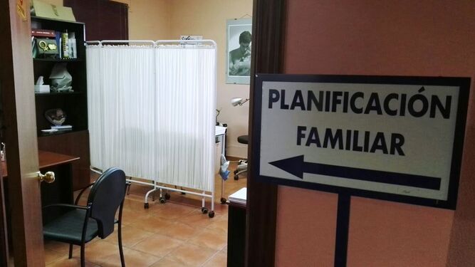 Entrada a una consulta de Planificación Familiar en un centro de salud.