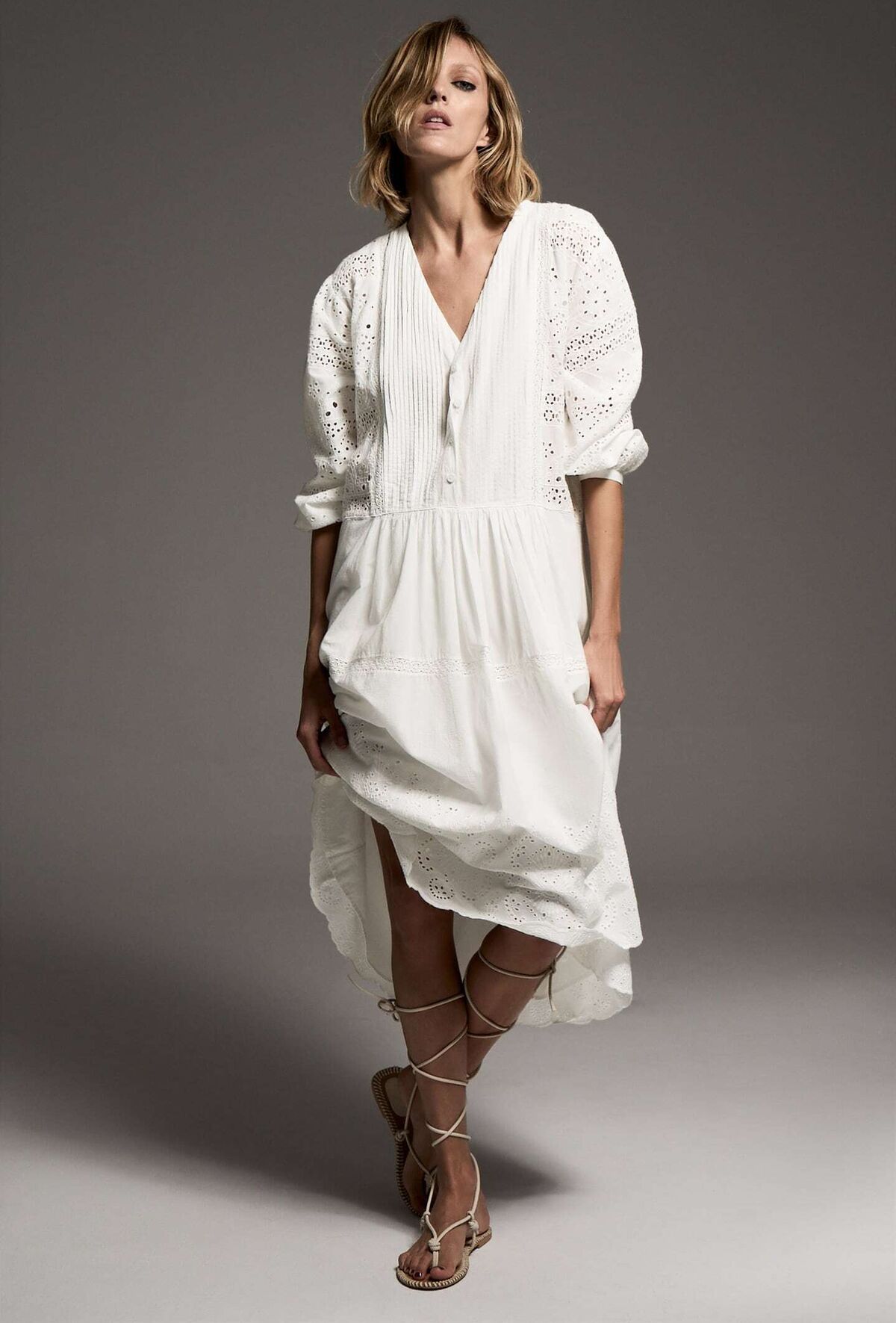 Diez vestidos blancos de Zara que querrás llevar con alpargatas de cuña verano