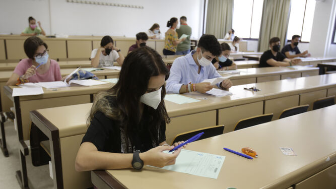 Estudiantes realizando sus exámenes de Selectividad