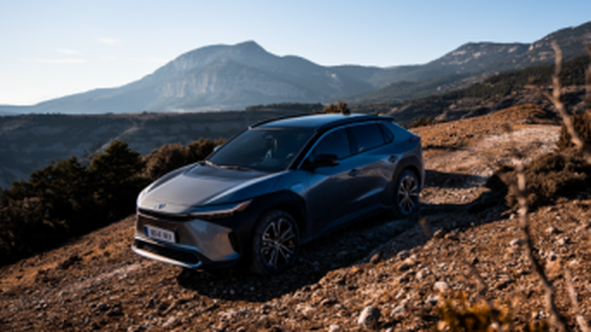 Toyota sólo venderá en España su SUV eléctrico, el bZ4X, en régimen de renting