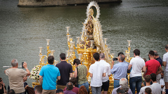 La Virgen del Carmen en la procesión de este mediodía