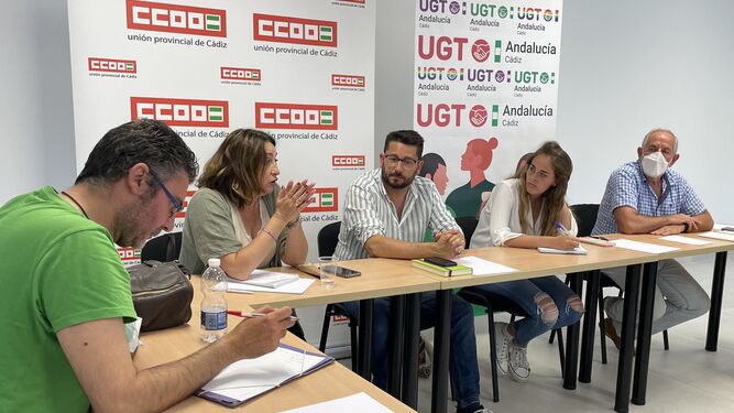 Dirigentes de Por Andalucía, en su reunión con UGT y CCOO.