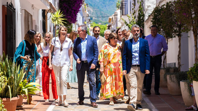 Visita del candidato socialista, Juan Espadas, a Marbella
