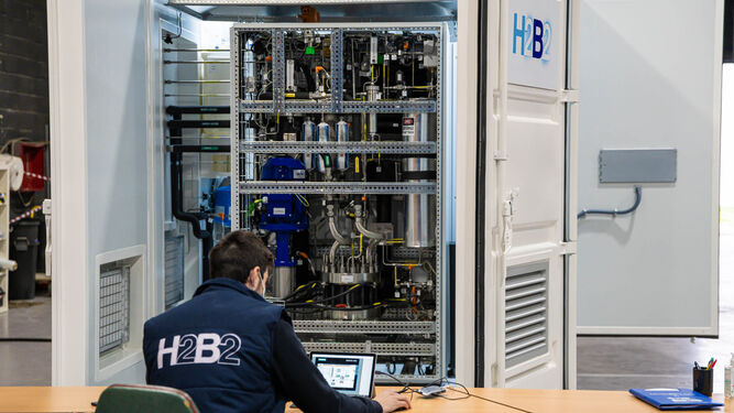 Un electrolizador construido por la startup H2B2 en sus instalaciones de Dos Hermanas.