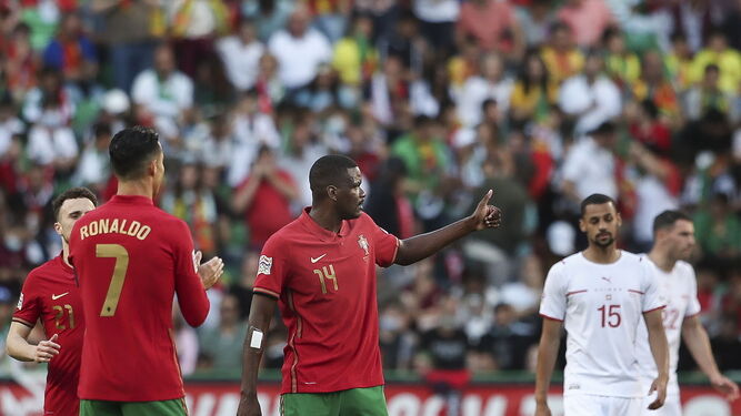 William Carvalho celebra su gol ante Suiza.