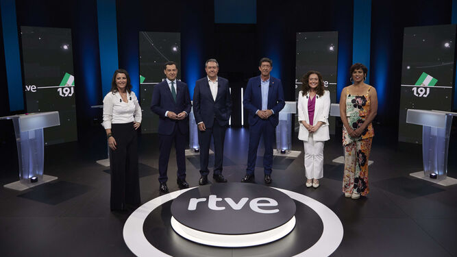 Los seis candidatos a presidir Andalucía, anoche, en el primer debate electoral del 19J