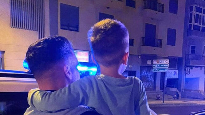 Encuentran a un niño de seis años deambulando solo de madrugada por las calles de Tenerife