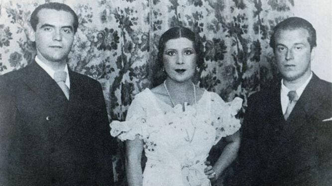 Federico García Lorca, izquierda, La Argentinita y Rafael Alberti.