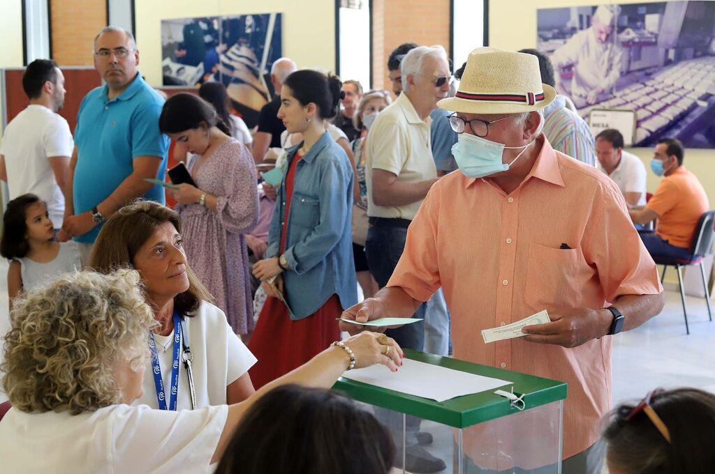 Elecciones Andaluc&iacute;a: Las primeras im&aacute;genes de las jornada en Huelva