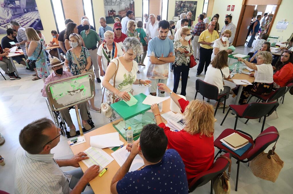 Elecciones Andaluc&iacute;a: Las primeras im&aacute;genes de las jornada en Huelva