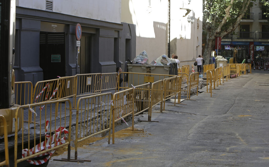 Obras en la calle Canalejas y Cristo del Calvario. Eliminaci&oacute;n de aparcamientos