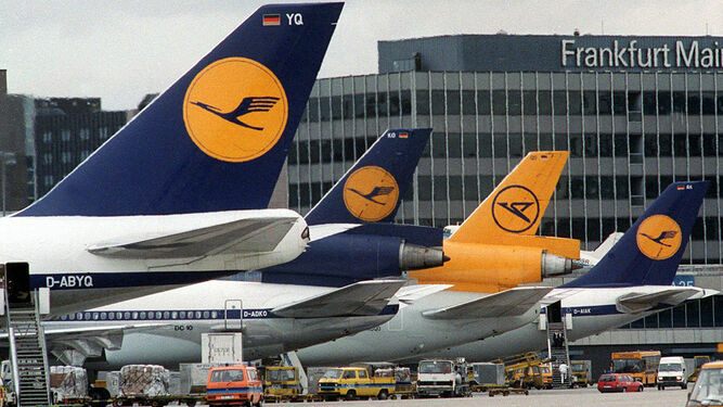 Aviones de Lufthansa en el aeropuerto de Framkfurt.