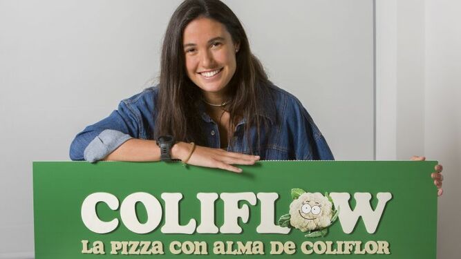Alba Sánchez-Vicario con el cartel de Coliflow.