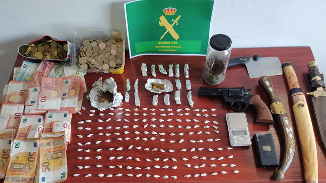 Desmantelado un punto de venta de drogas en Olivares