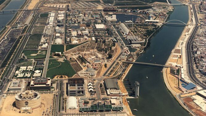 Vista aérea de la Isla de la Cartuja, durante de la Expo 92.