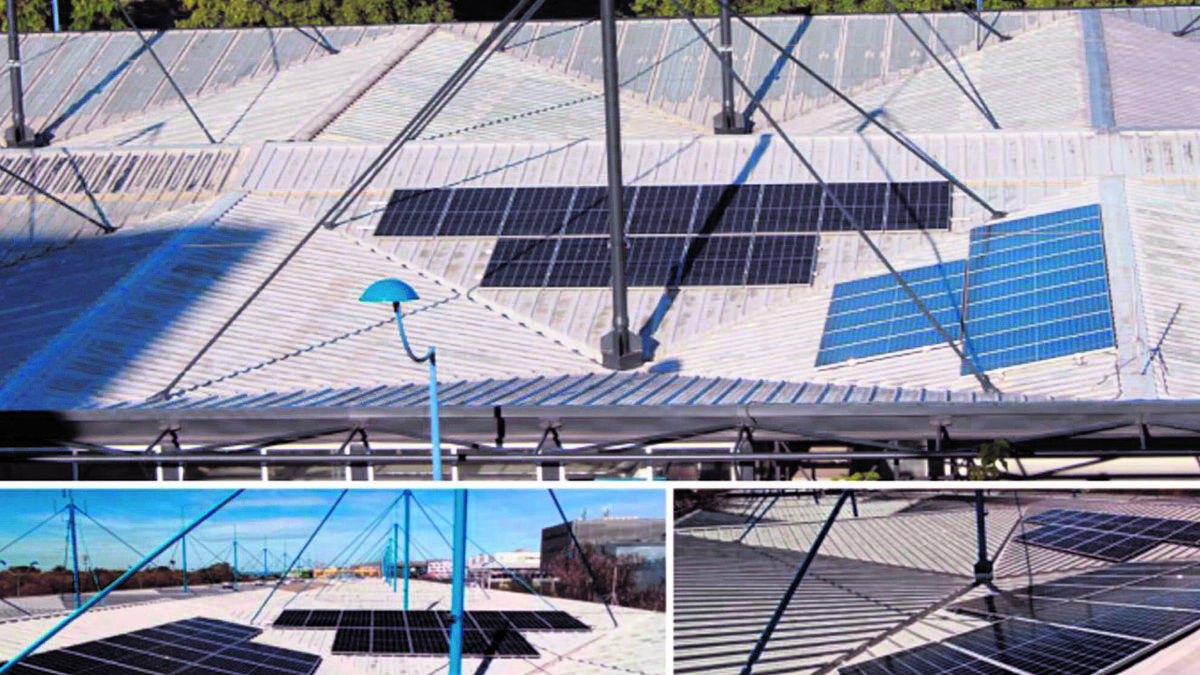 Algunos de los paneles fotovoltaicos instalados ya en edificios de la isla.