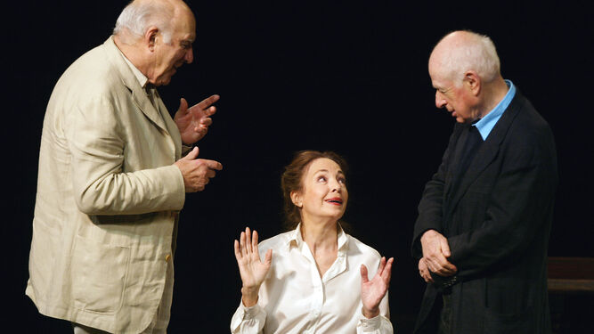 Peter Brook, a la derecha, ensayando con Michel Piccoli y Natasha Parry una obra en 2003.