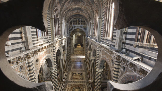 Interior de la catedral de Siena.