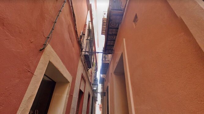 La calle de los besos en Sevilla, una de las más estrechas de la ciudad.