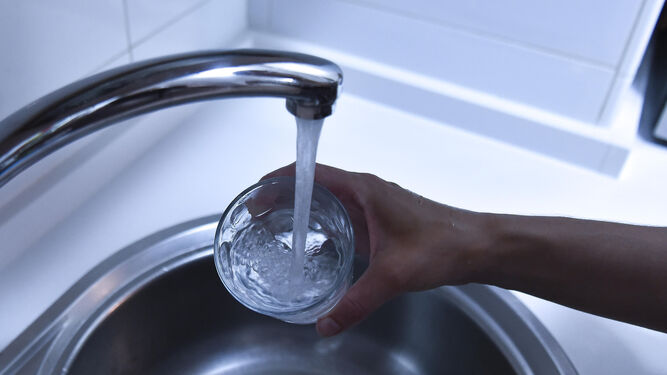 Consumo de agua en un hogar.