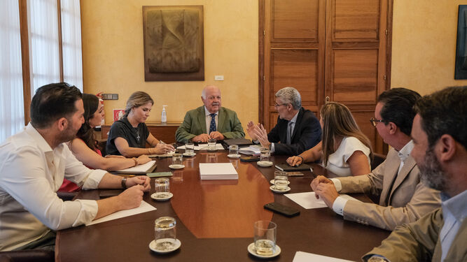 Primera reunión de la Mesa del Parlamento de Andalucía