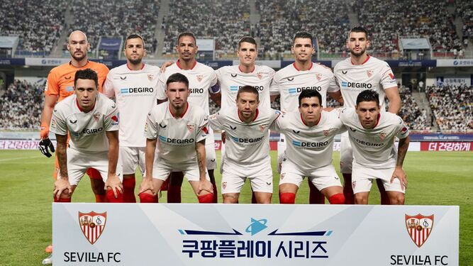 Formación del Sevilla ante el Tottenham Hotspur en Suwon.