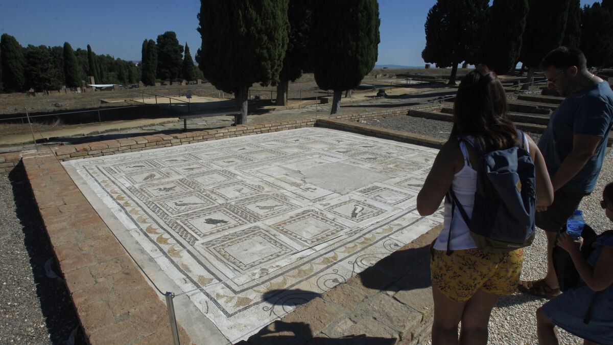 Uno de los bellos mosaicos que se encuentran en la ciudad romana de Itálica.