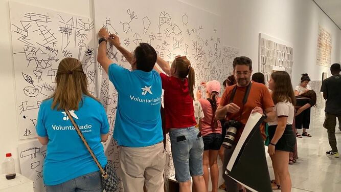 Voluntarios  de CaixaBank Granada realizando una actividad