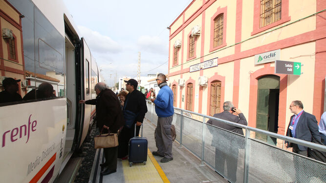 El tren de media distancia que cubre el trayecto Sevilla-Almería.