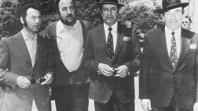 Fosforito, izquierda, Fernando Quiñones, Antonio y Curro Mairena, en una imagen incluida en el documental.