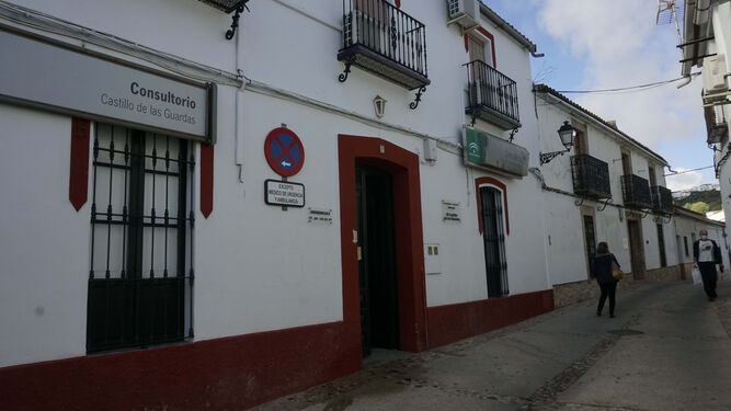 Una calle de El Castillo de las Guardas.