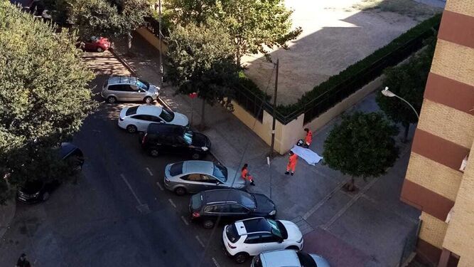 Muere un hombre en una calle de Sevilla por un golpe de calor