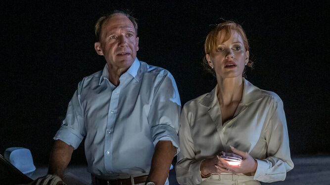 Ralph Fiennes y Jessica Chastain, en 'Los perdonados'.