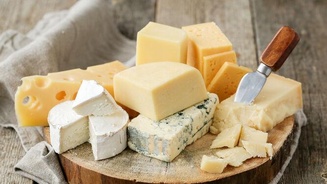 El queso sano que puedes tomar a diario que fortalece los huesos y no eleva el colesterol