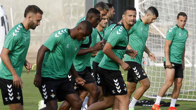 Luiz Felipe, en el centro, se ejercita con sus compañeros.