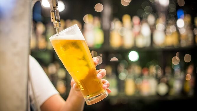 Cerveza y fútbol suelen ser una combinación habitual, especialmente en noches como las finales de torneos.