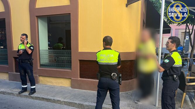 Dos policías locales fuera de servicio localizan a un hombre desaparecido en Sevilla