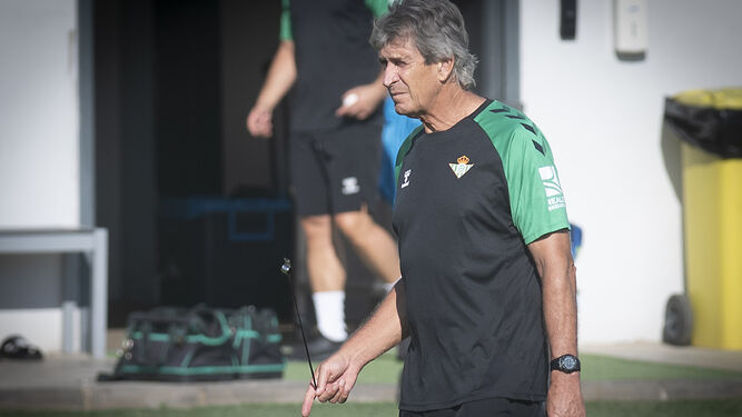 Manuel Pellegrini, en un entrenamiento del Betis.