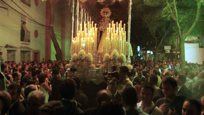 La Virgen de los Dolores en su procesión extraordinaria de 2002
