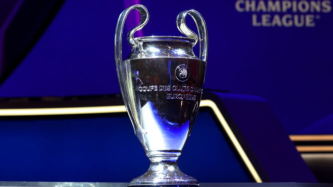 Imagen del trofeo de la Champions durante el último sorteo de la Liga de Campeones.