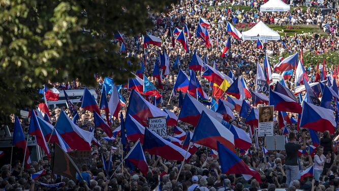Manifestantes checos protestan contra las sanciones a Rusia y contra la OTAN