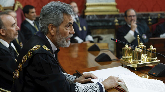 El presidente del Tribunal Supremo y del Consejo General del Poder Judicial, Carlos Lesmes  durante la toma de posesión del nuevo fiscal general del Estado, Álvaro García Ortiz