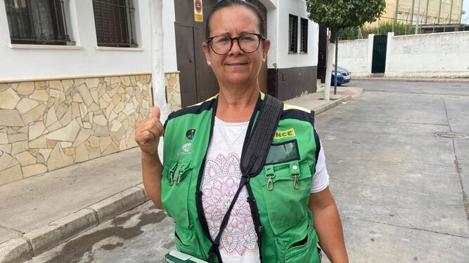 María Montaña López, trabajadora de la ONCE que vendió este cupón premiado este sábado en la plaza Trianilla de Utrera.